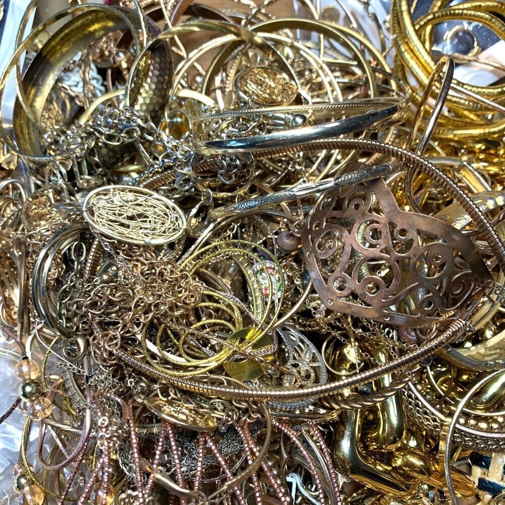 1lb Gold & Gold-Tone Jewelry Bundle - Fun Wearable Mix Many Styles - Picture 9 of 12